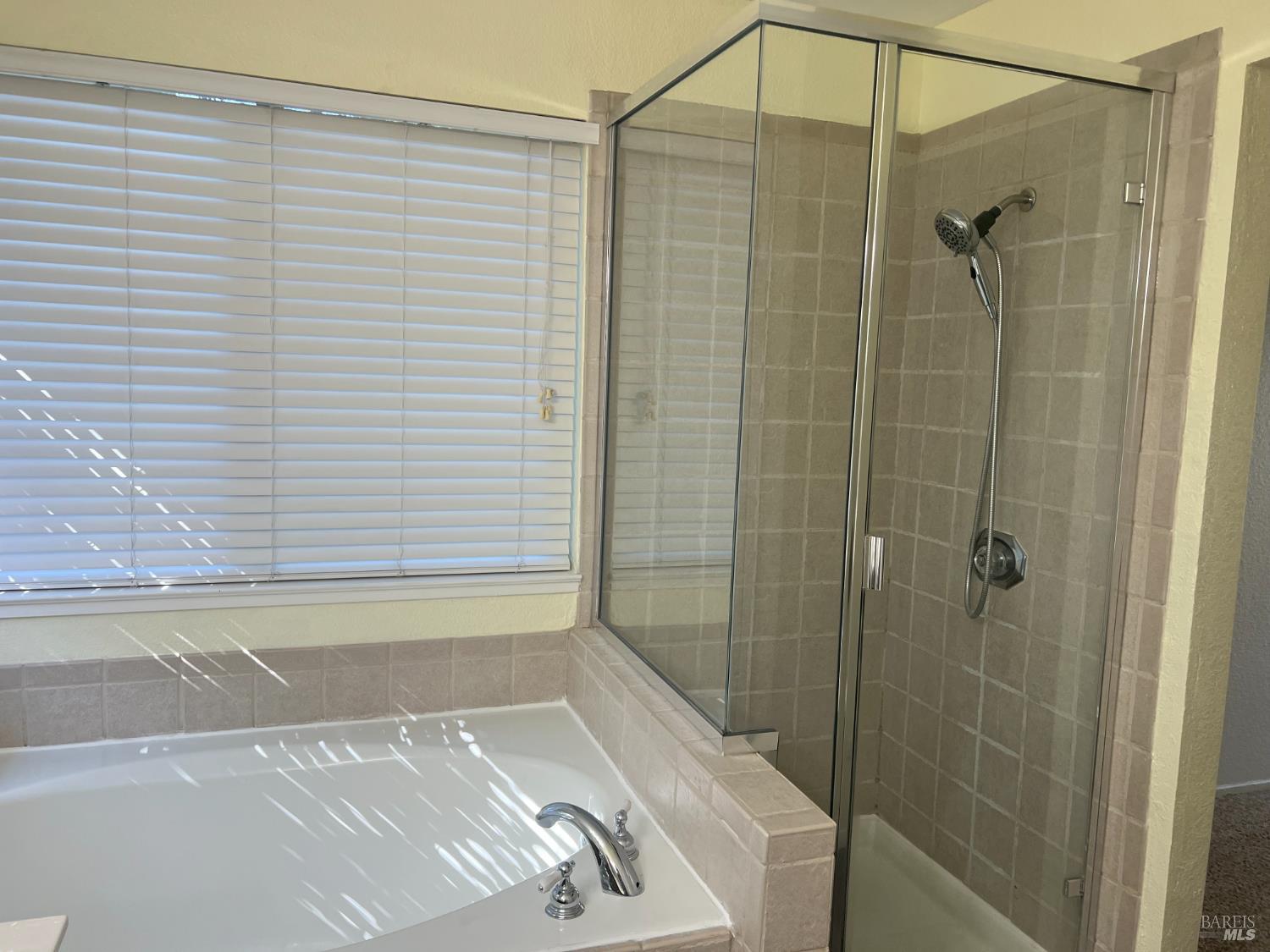 Detail Gallery Image 9 of 52 For 406 Stoneybrook Ln, Vacaville,  CA 95687 - 3 Beds | 2 Baths