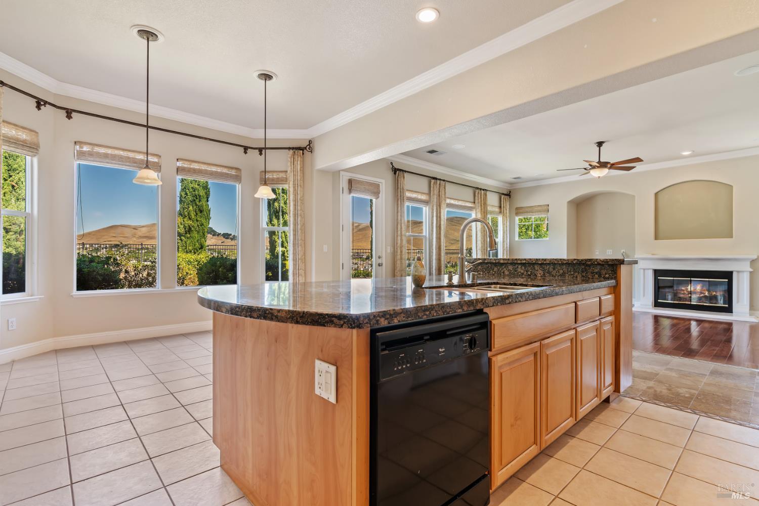 Detail Gallery Image 14 of 45 For 1358 Swainson Ct, Vallejo,  CA 94591 - 3 Beds | 3 Baths