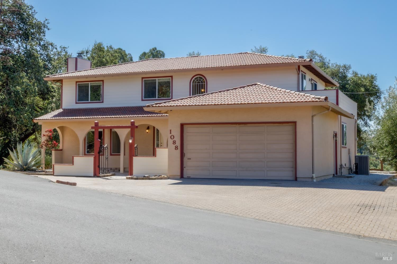 Detail Gallery Image 5 of 41 For 1088 Palomino Rd, Cloverdale,  CA 95425 - 5 Beds | 3 Baths
