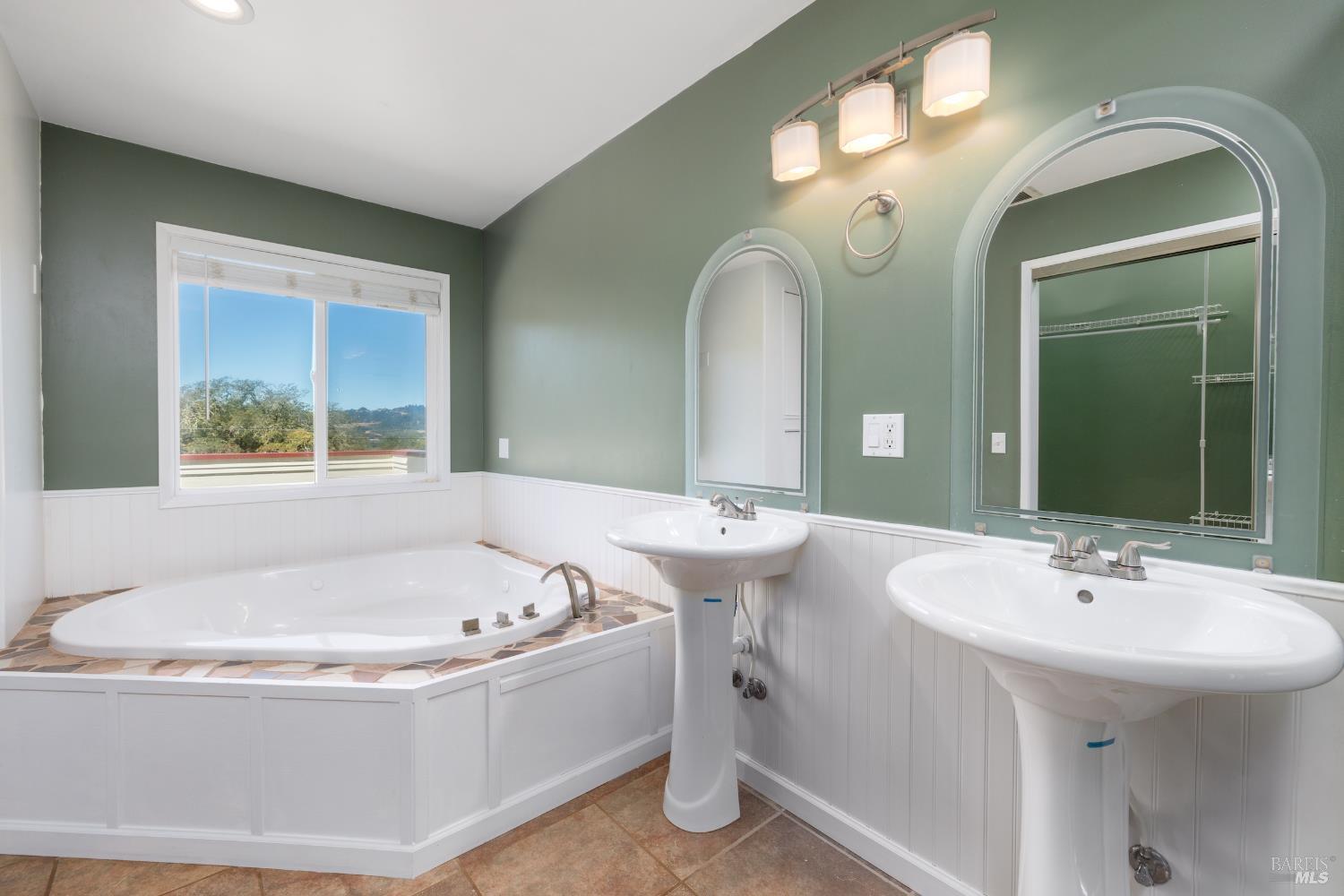 Detail Gallery Image 25 of 41 For 1088 Palomino Rd, Cloverdale,  CA 95425 - 5 Beds | 3 Baths