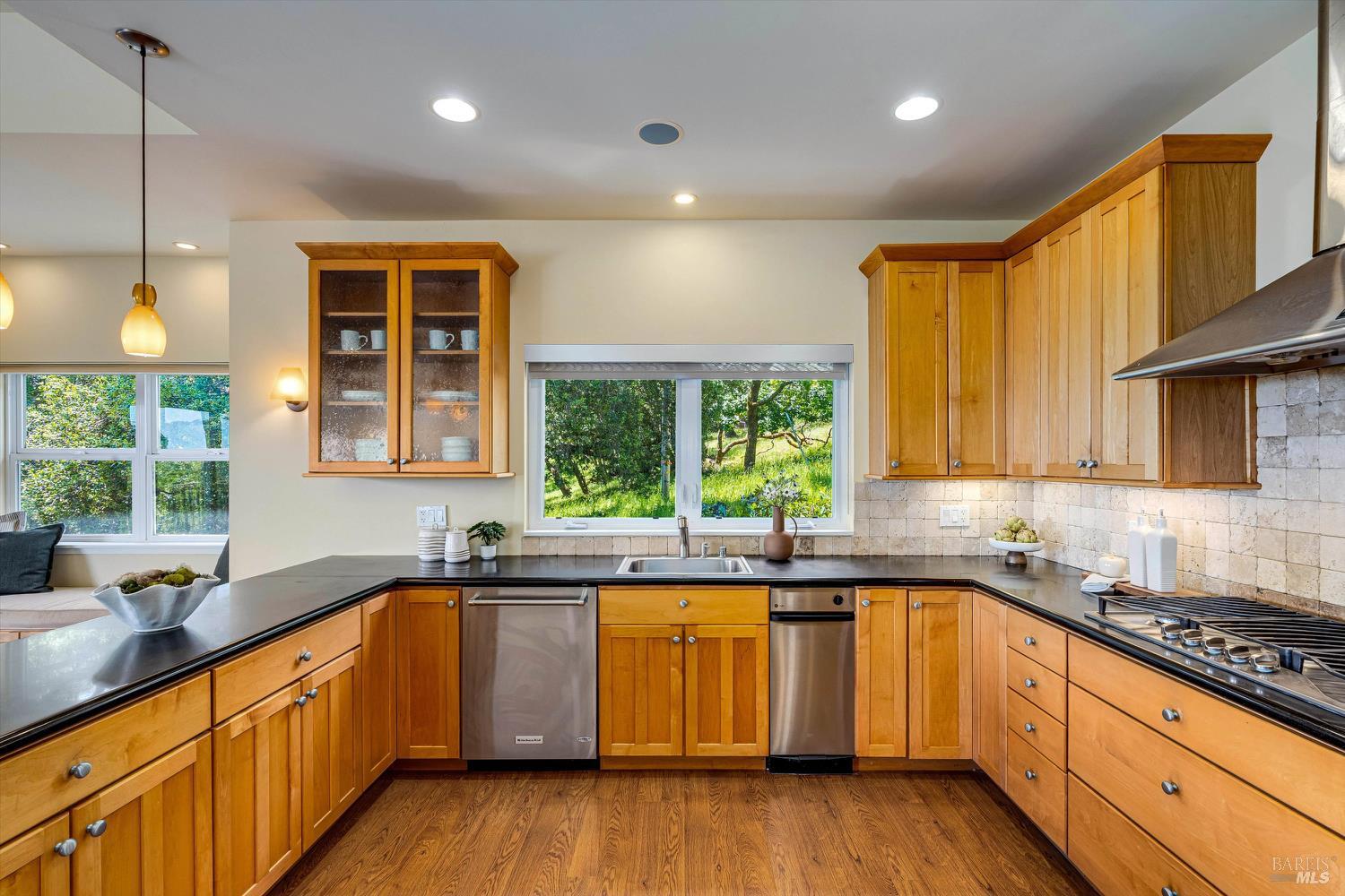 Detail Gallery Image 15 of 60 For 18782 Deer Park Dr, Sonoma,  CA 95476 - 3 Beds | 2/1 Baths