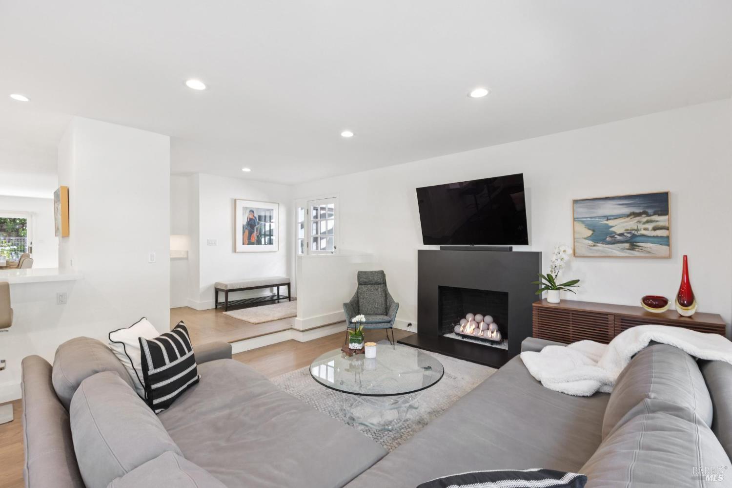 Detail Gallery Image 10 of 55 For 357 Mountain View Ave, San Rafael,  CA 94901 - 4 Beds | 2 Baths