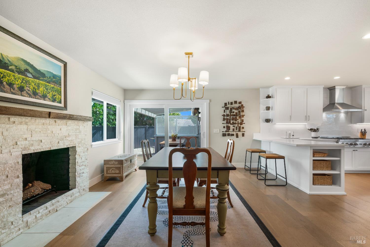 Detail Gallery Image 8 of 32 For 1929 Eleanor Dr, Santa Rosa,  CA 95404 - 3 Beds | 2/1 Baths