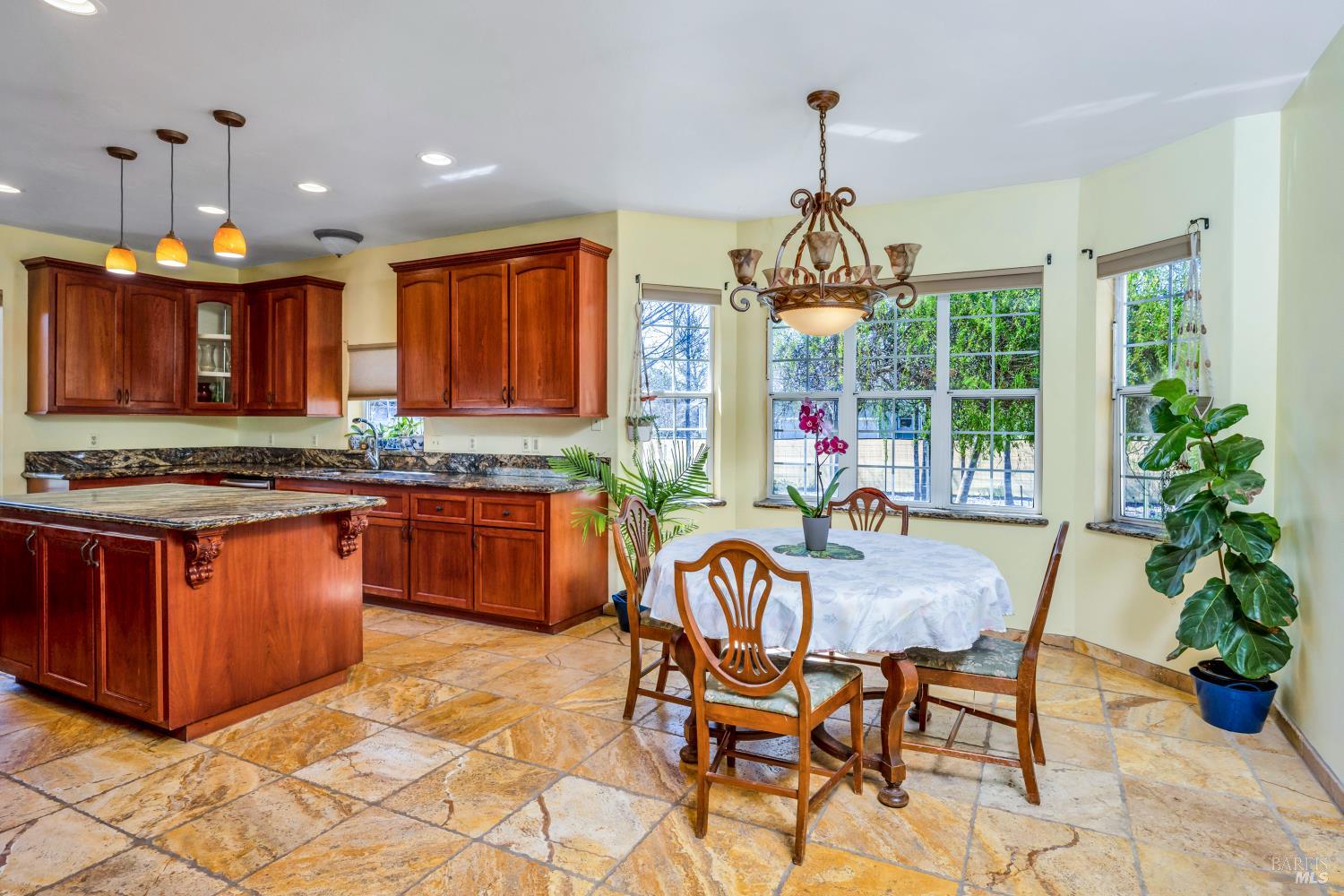 Detail Gallery Image 10 of 52 For 3125 Ranch Ct, Lakeport,  CA 95453 - 3 Beds | 2/1 Baths