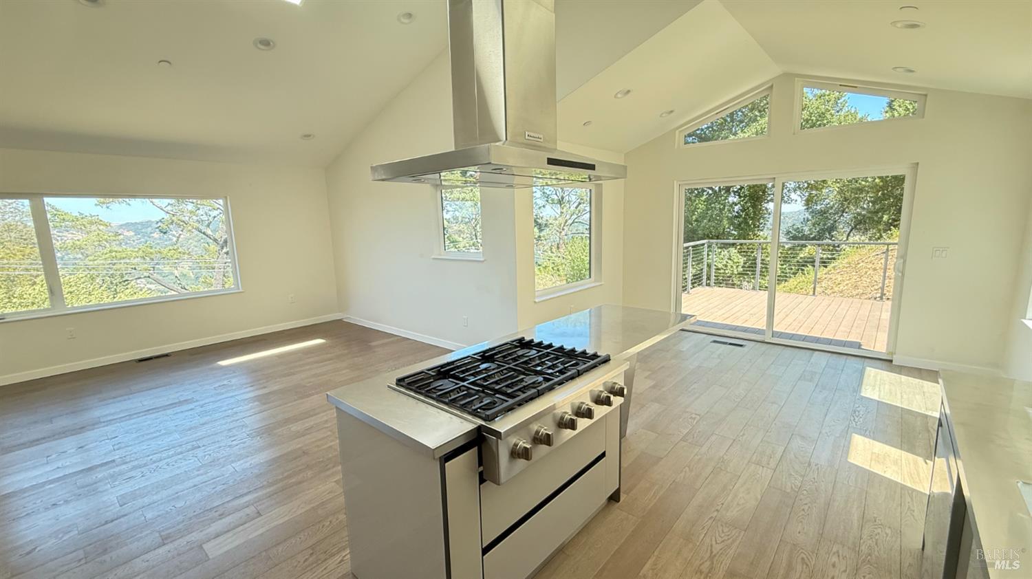 Detail Gallery Image 10 of 23 For 221 El Toyonal St, Orinda,  CA 94563 - 4 Beds | 3 Baths
