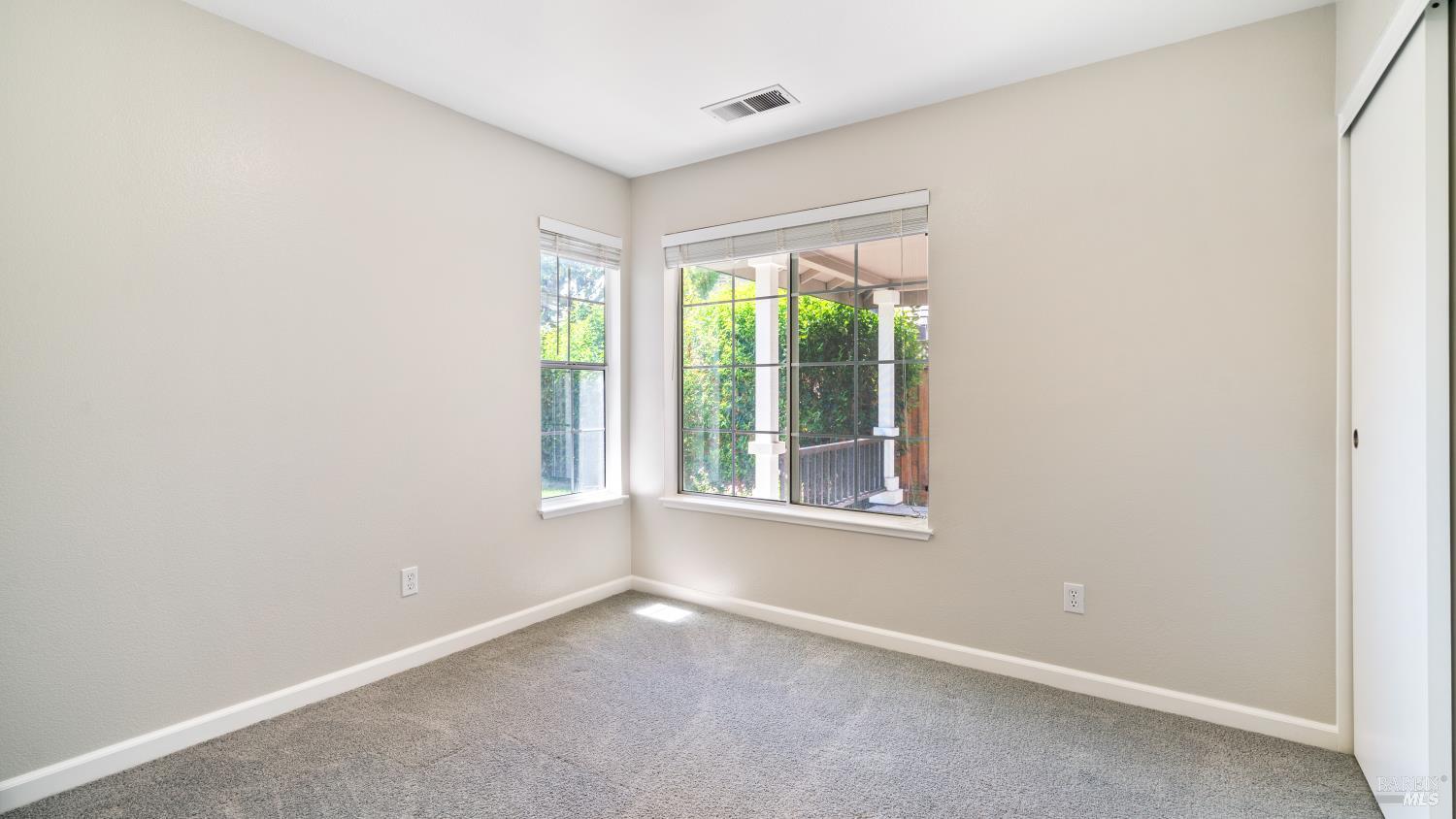 Detail Gallery Image 14 of 22 For 9474 Lazy Creek Dr, Windsor,  CA 95492 - 3 Beds | 2 Baths