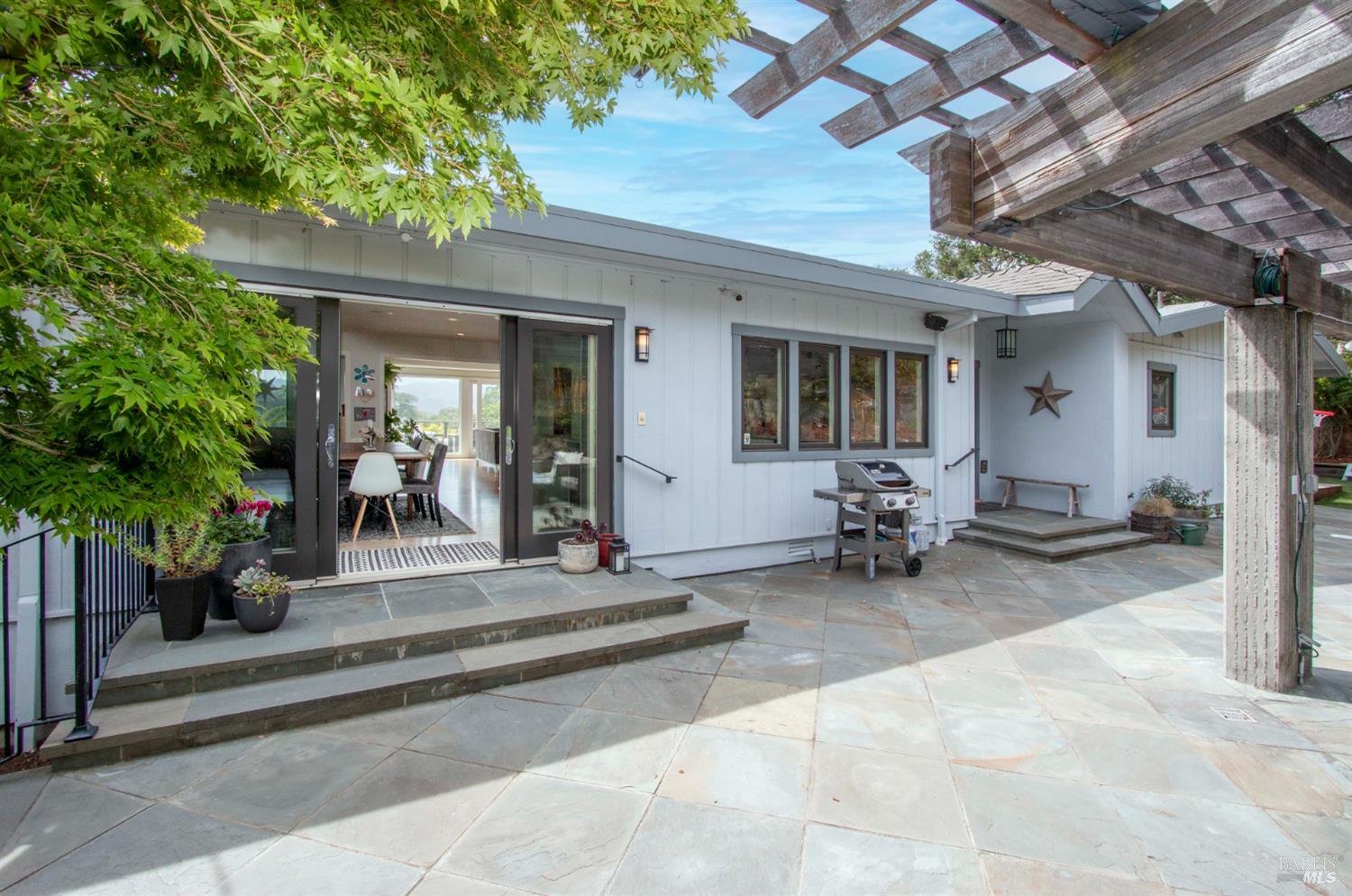 Detail Gallery Image 12 of 28 For 2 Vasco Dr, Mill Valley,  CA 94941 - 4 Beds | 3 Baths