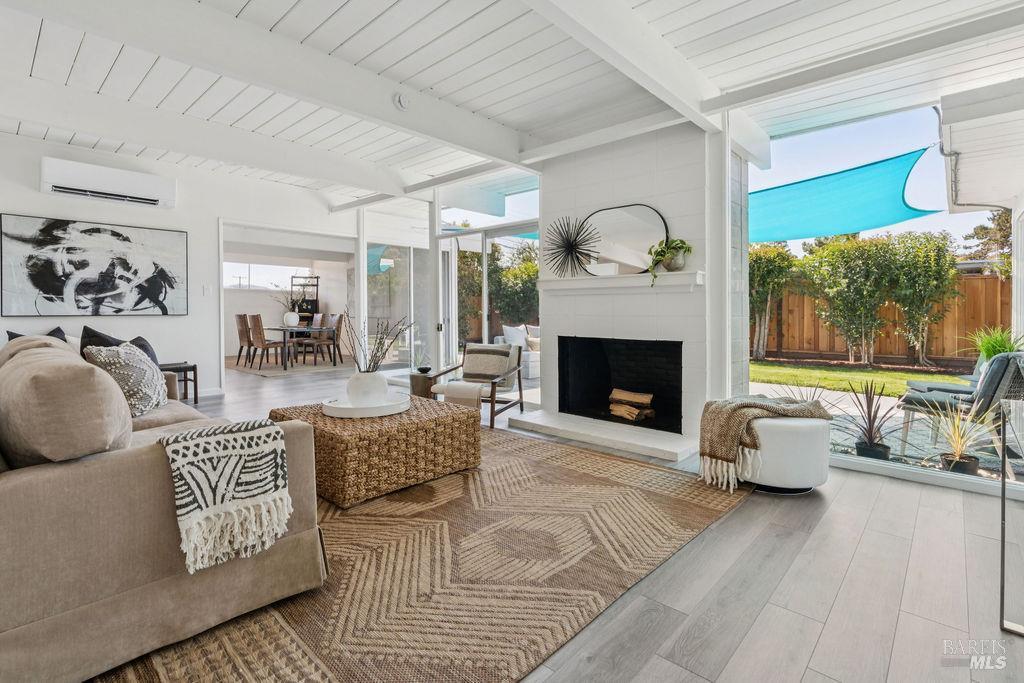 Detail Gallery Image 7 of 35 For 1081 Las Raposas Rd, San Rafael,  CA 94903 - 3 Beds | 2 Baths