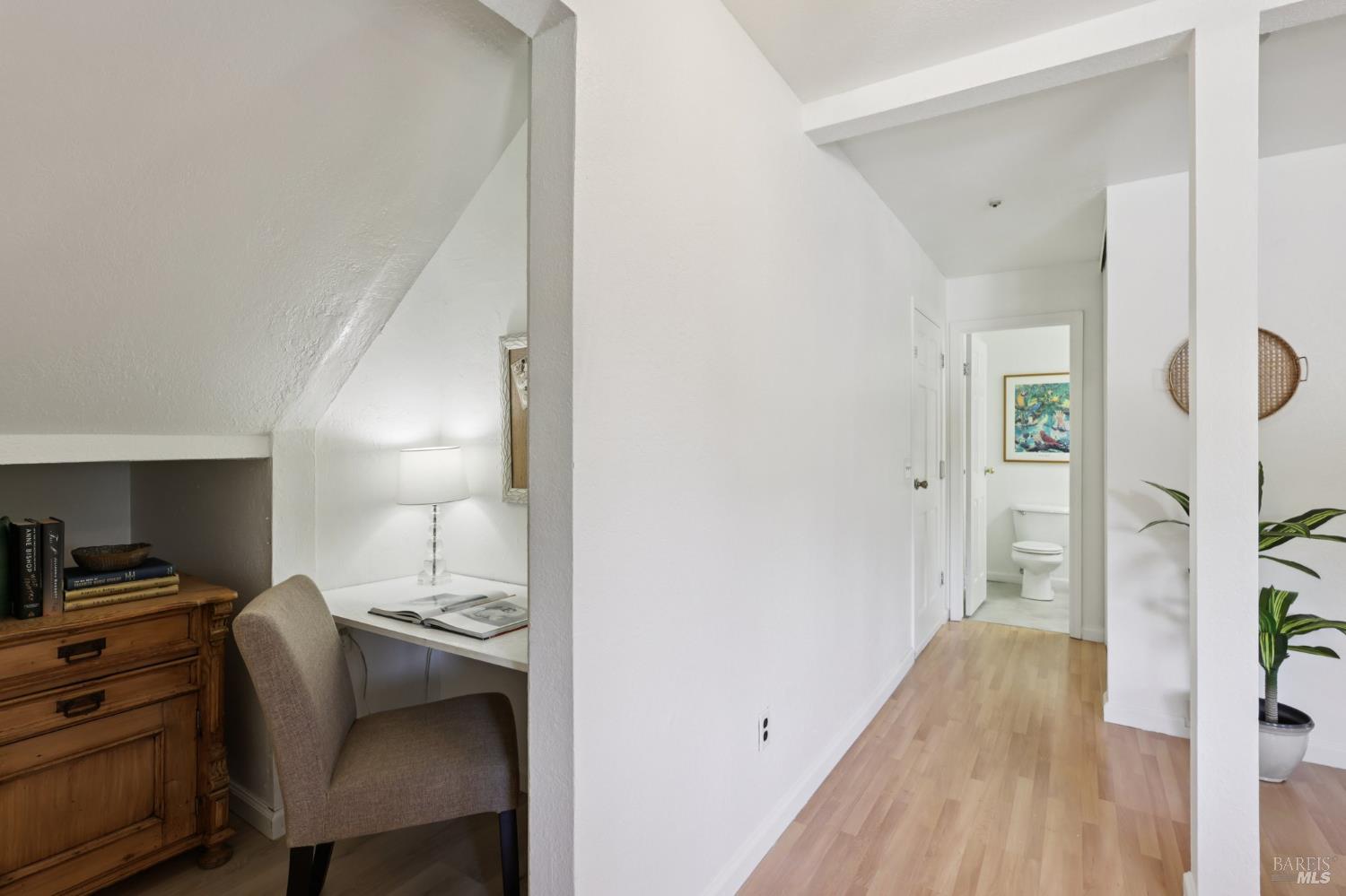 Detail Gallery Image 8 of 31 For 1068 Civic Center Dr, Rohnert Park,  CA 94928 - 2 Beds | 1/1 Baths