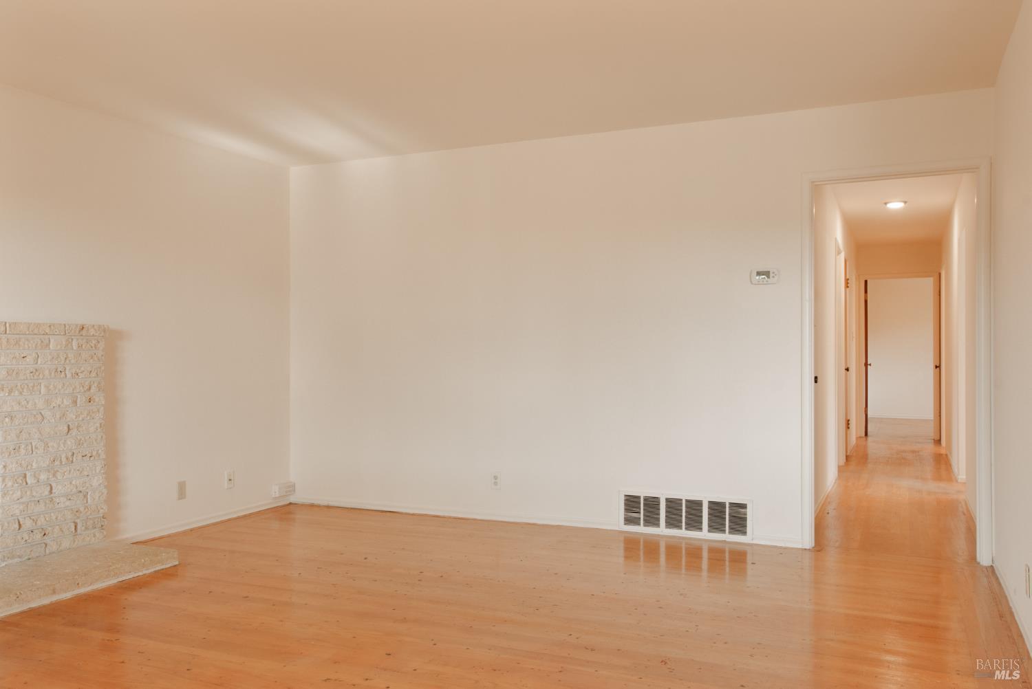 Detail Gallery Image 2 of 39 For 112 Fairfax Ct, Vallejo,  CA 94591 - 3 Beds | 2 Baths