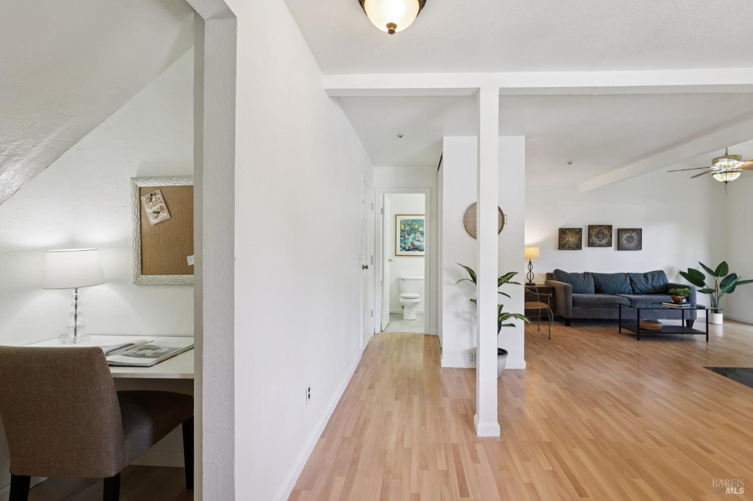 Detail Gallery Image 7 of 31 For 1068 Civic Center Dr, Rohnert Park,  CA 94928 - 2 Beds | 1/1 Baths