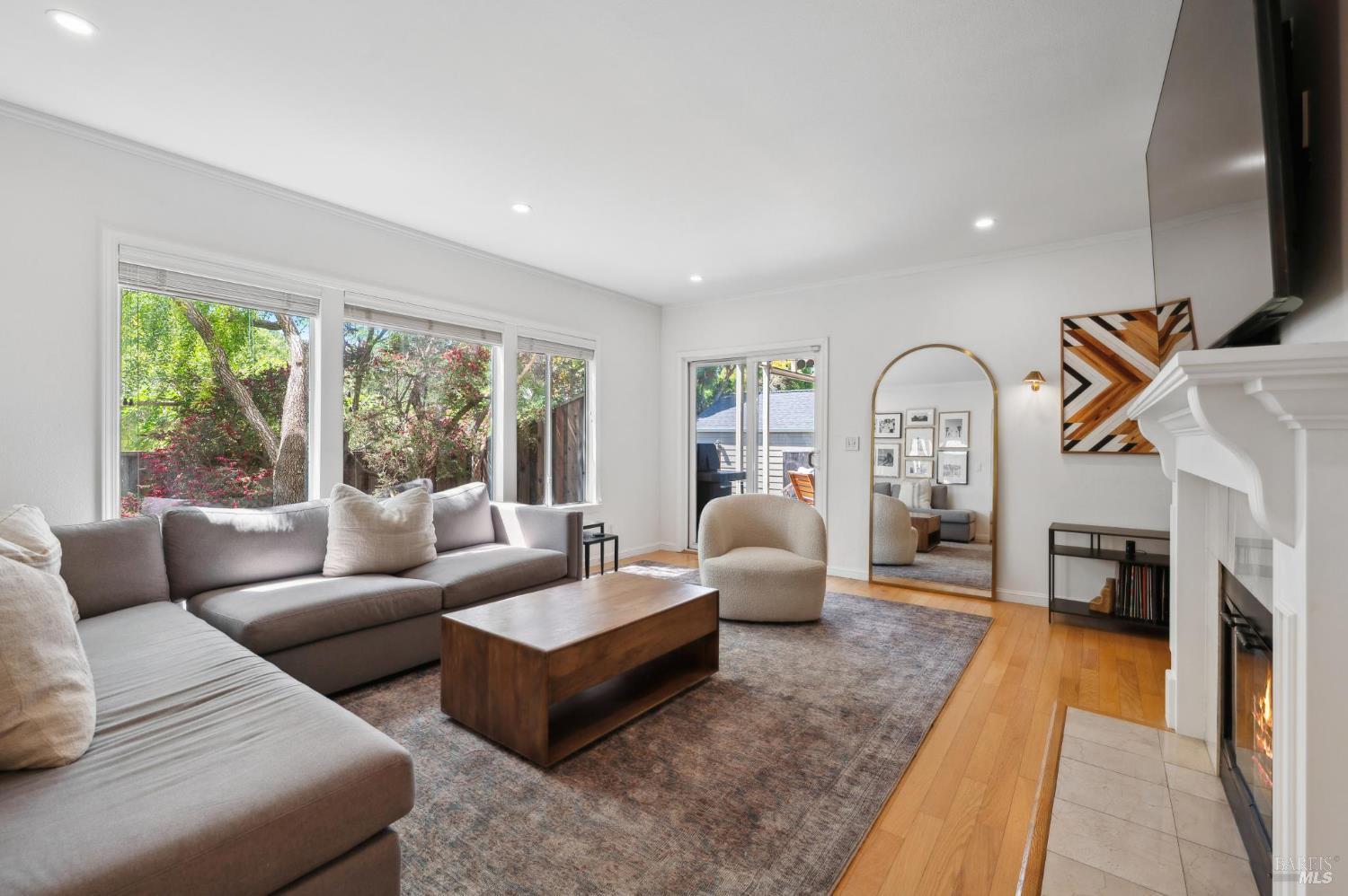 Detail Gallery Image 6 of 37 For 34 Creekside Ct, Corte Madera,  CA 94925 - 2 Beds | 2 Baths