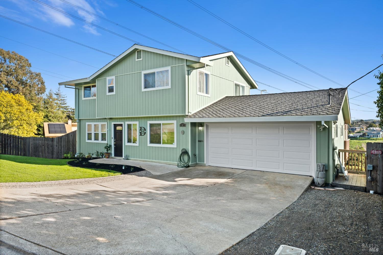 Detail Gallery Image 2 of 66 For 147 Acacia Way, Vallejo,  CA 94591 - 4 Beds | 2/1 Baths
