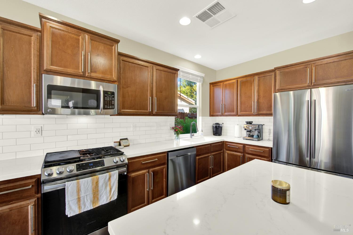 Detail Gallery Image 16 of 73 For 248 via Del Sol Unkn, Vacaville,  CA 95687 - 4 Beds | 3 Baths