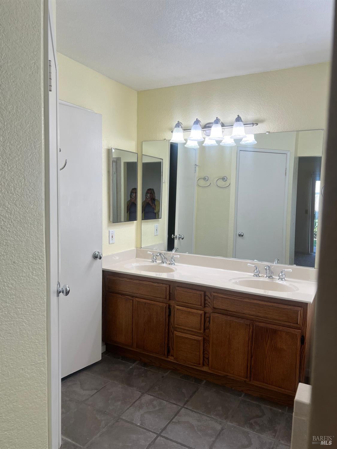 Detail Gallery Image 38 of 52 For 406 Stoneybrook Ln, Vacaville,  CA 95687 - 3 Beds | 2 Baths