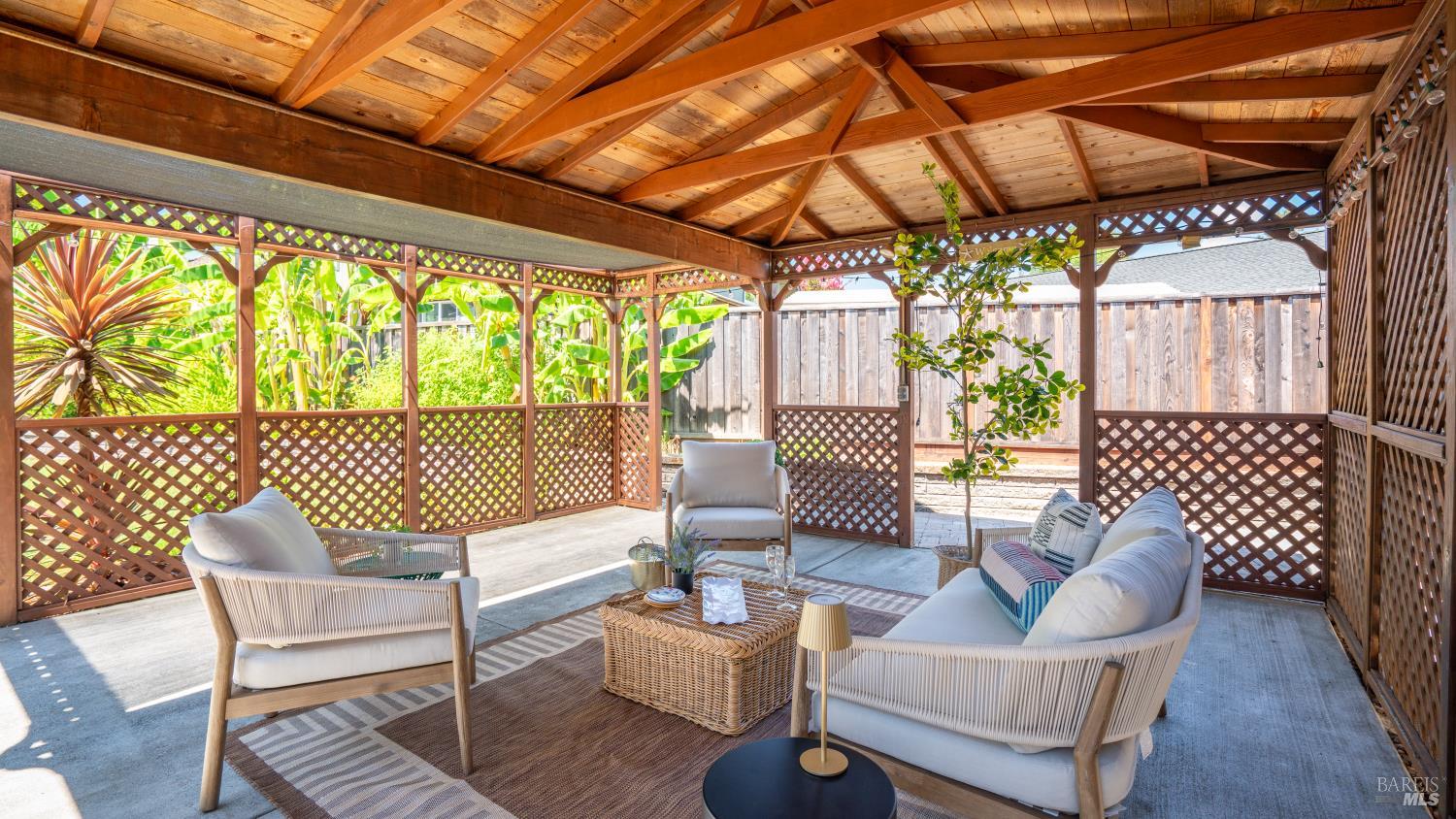 Detail Gallery Image 19 of 22 For 9474 Lazy Creek Dr, Windsor,  CA 95492 - 3 Beds | 2 Baths