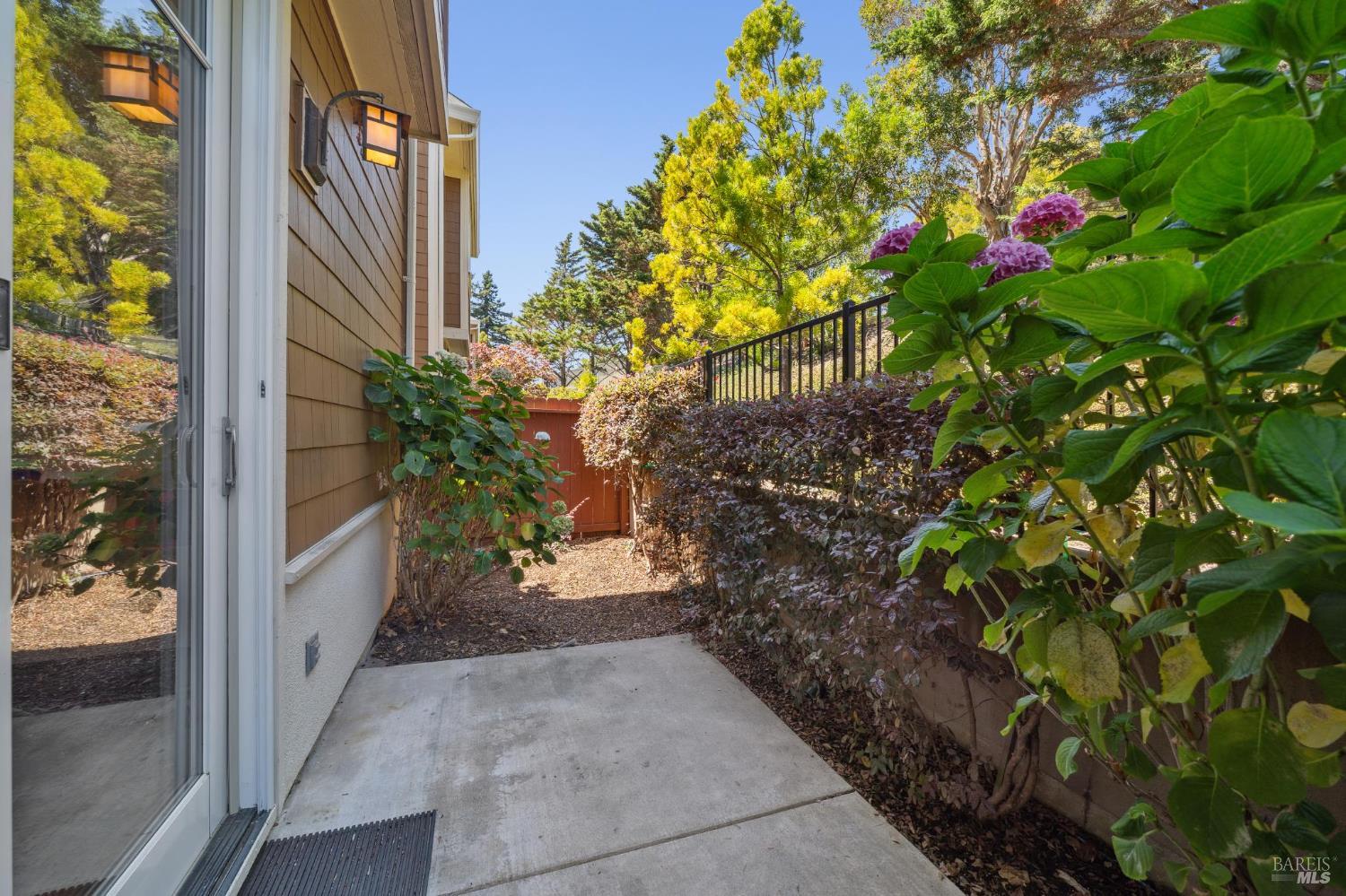 Detail Gallery Image 29 of 69 For 82 Neds Way, Tiburon,  CA 94920 - 3 Beds | 3 Baths