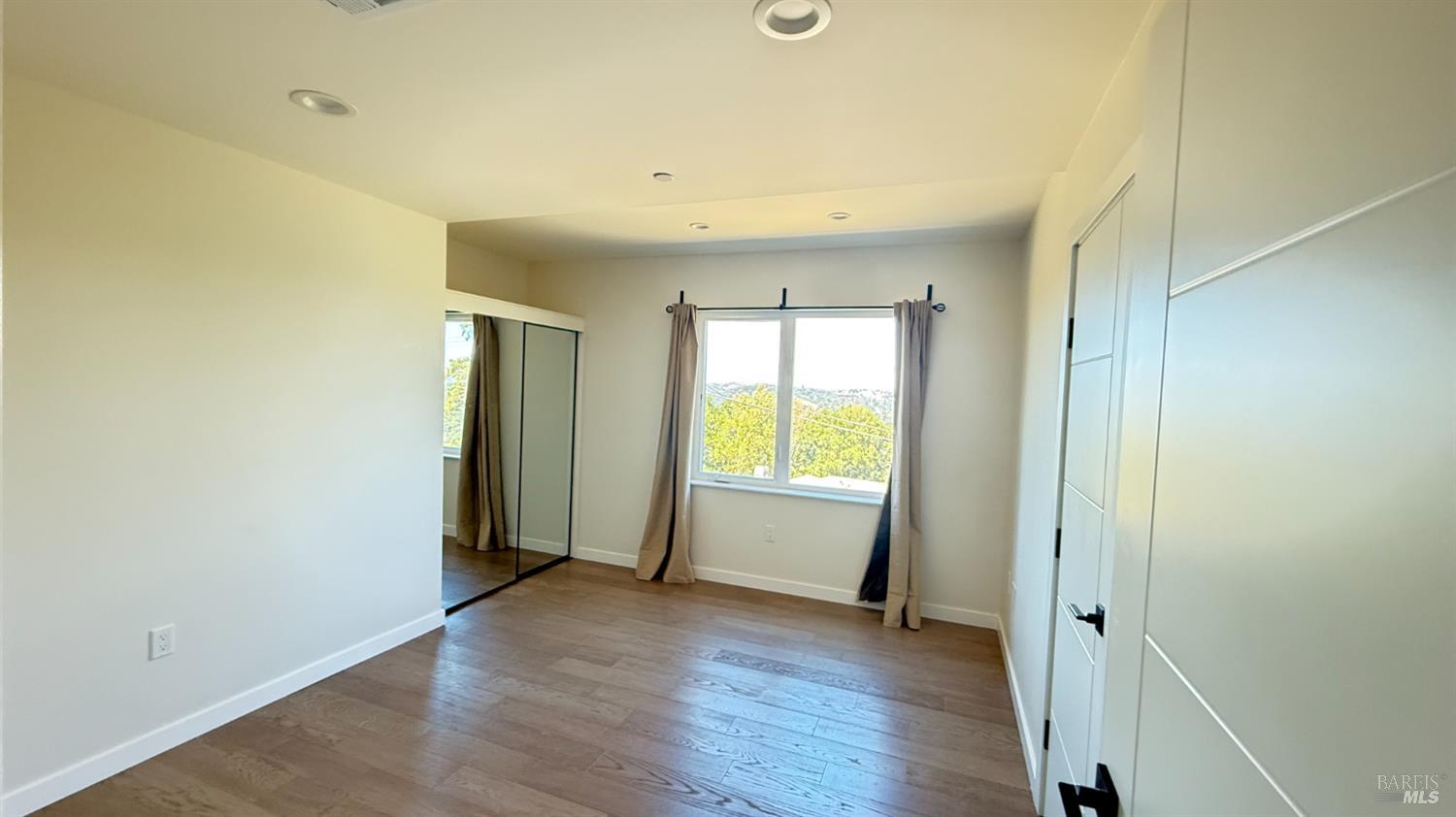 Detail Gallery Image 15 of 23 For 221 El Toyonal St, Orinda,  CA 94563 - 4 Beds | 3 Baths