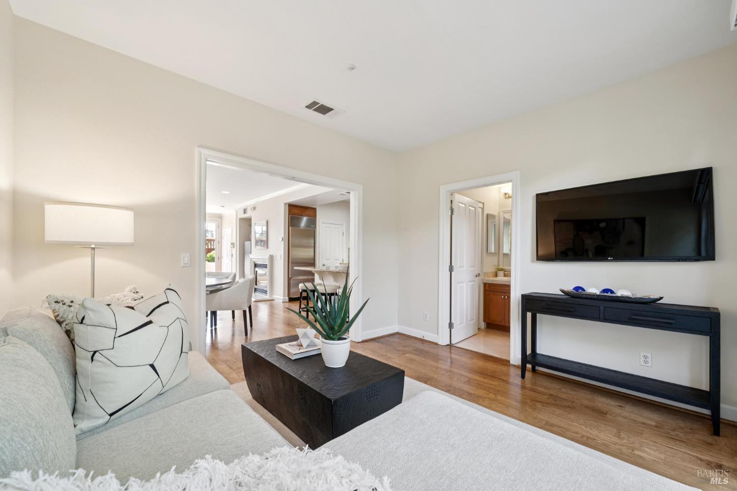 Detail Gallery Image 28 of 69 For 82 Neds Way, Tiburon,  CA 94920 - 3 Beds | 3 Baths