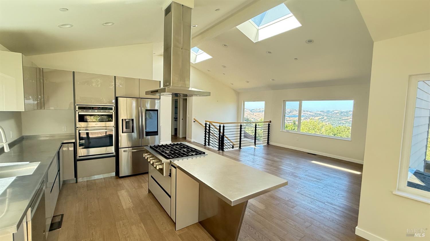 Detail Gallery Image 11 of 23 For 221 El Toyonal St, Orinda,  CA 94563 - 4 Beds | 3 Baths