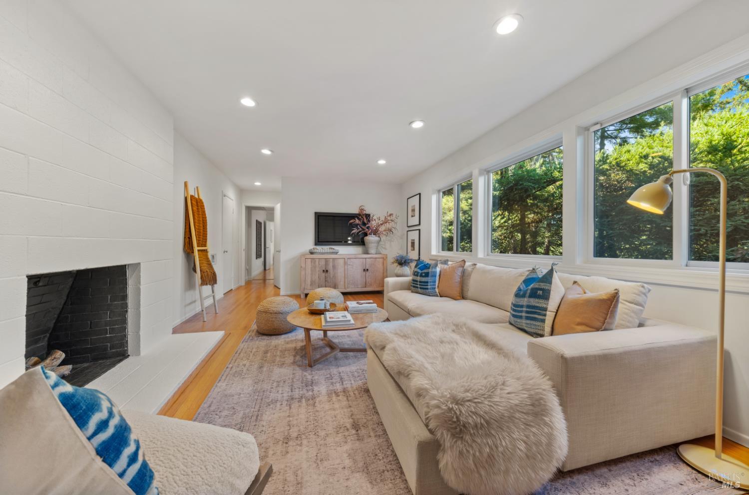Detail Gallery Image 25 of 30 For 23 Sunrise Ln, Larkspur,  CA 94939 - 4 Beds | 2/1 Baths