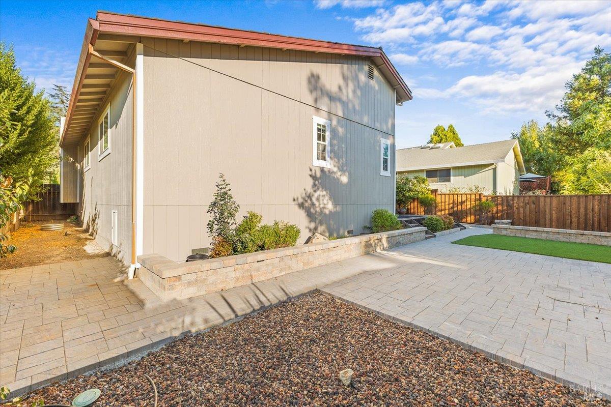 Detail Gallery Image 33 of 39 For 859 Green Way, Santa Rosa,  CA 95404 - 3 Beds | 2 Baths