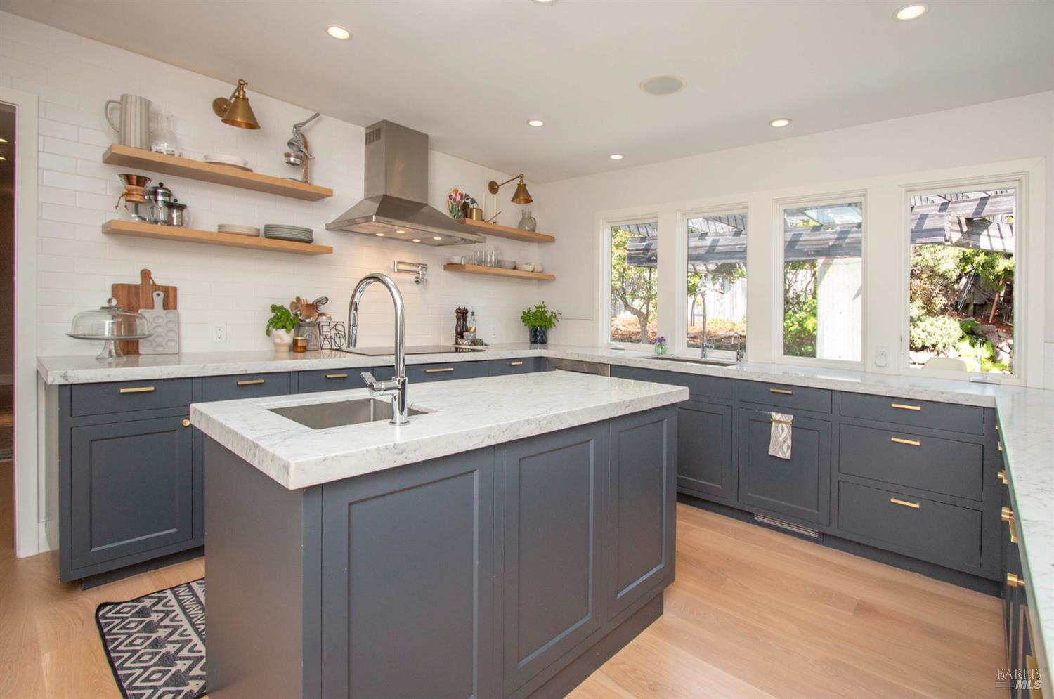 Detail Gallery Image 5 of 28 For 2 Vasco Dr, Mill Valley,  CA 94941 - 4 Beds | 3 Baths