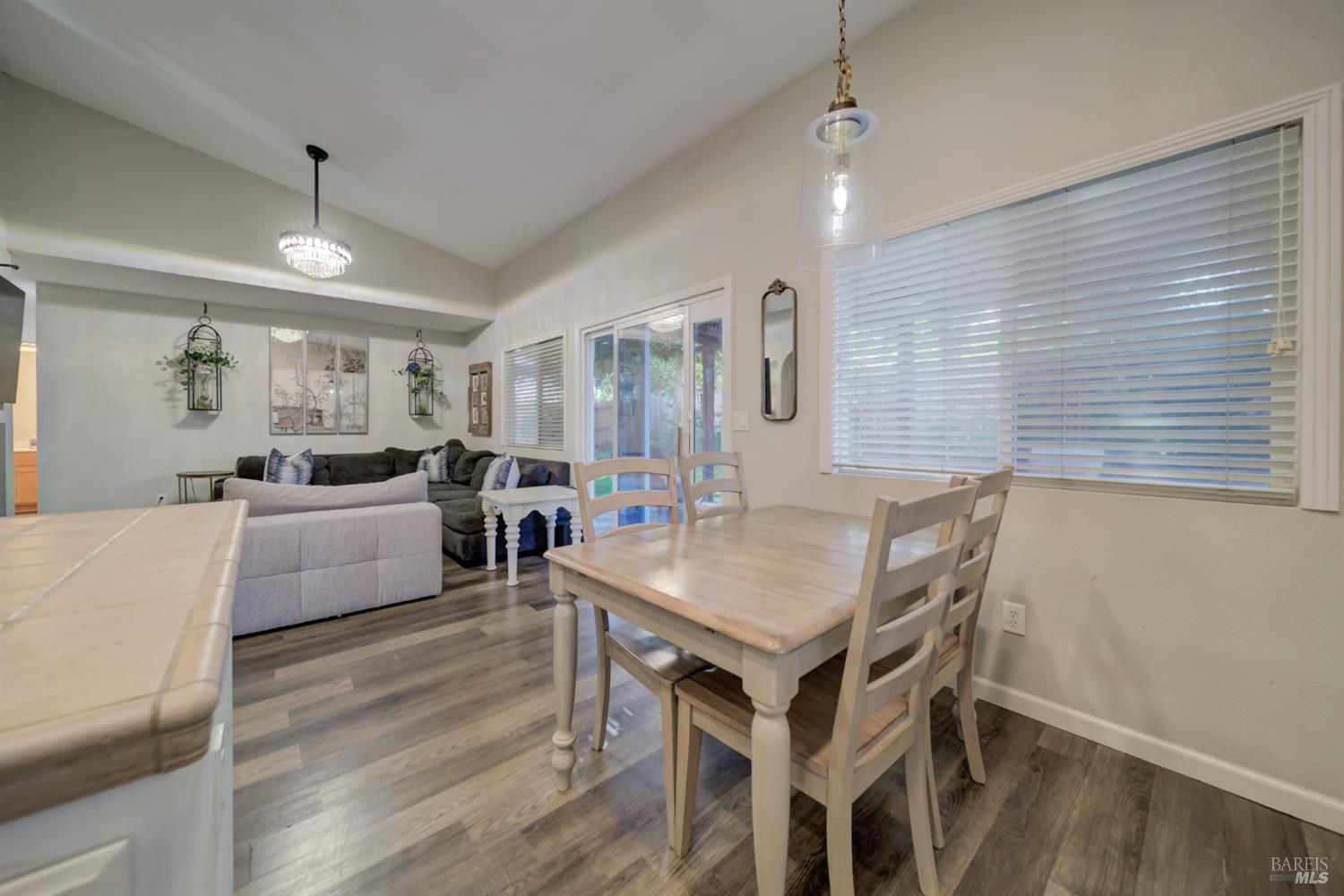 Detail Gallery Image 10 of 30 For 524 Feather River Way, Vacaville,  CA 95688 - 4 Beds | 3 Baths