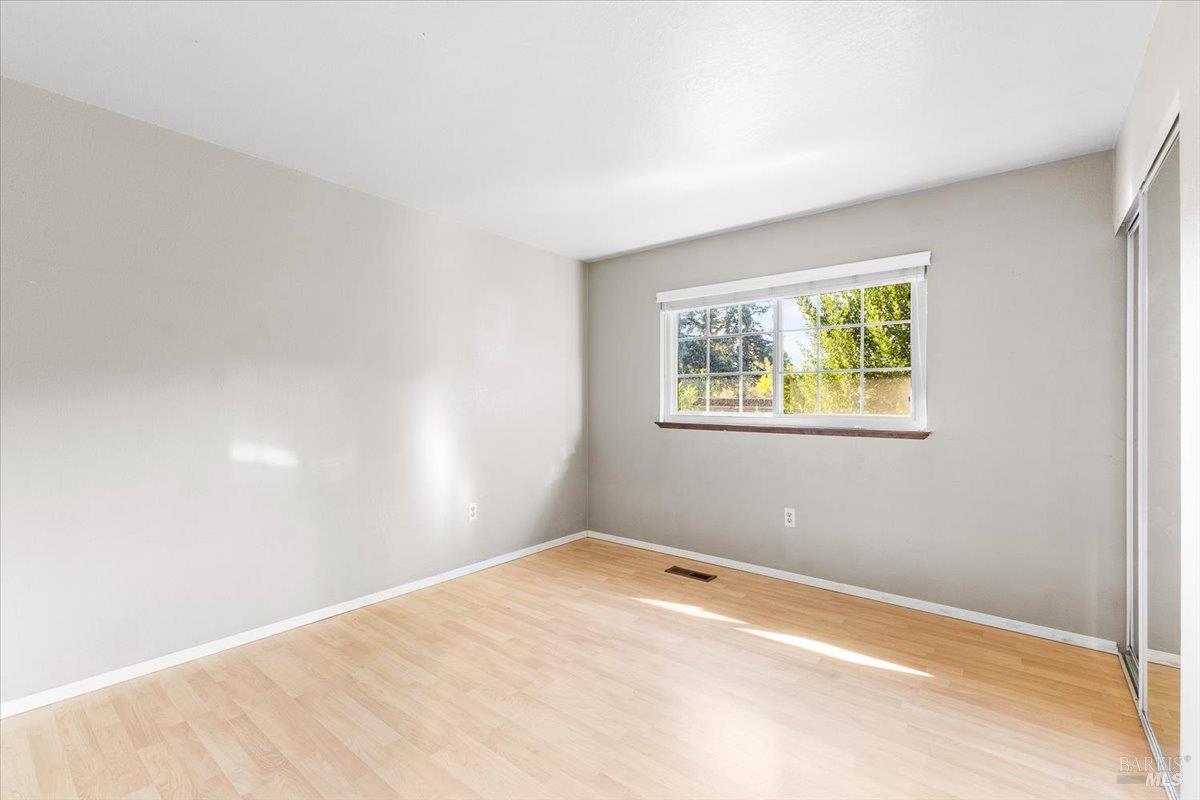 Detail Gallery Image 31 of 39 For 859 Green Way, Santa Rosa,  CA 95404 - 3 Beds | 2 Baths
