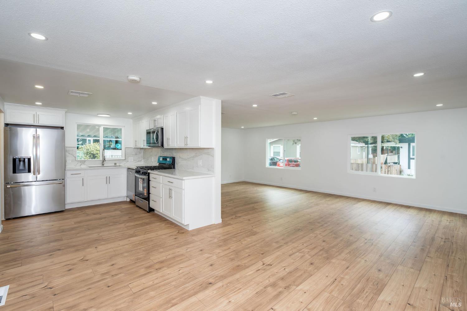 Detail Gallery Image 6 of 32 For 188 Rancho Verde Cir, Rohnert Park,  CA 94928 - 3 Beds | 2 Baths