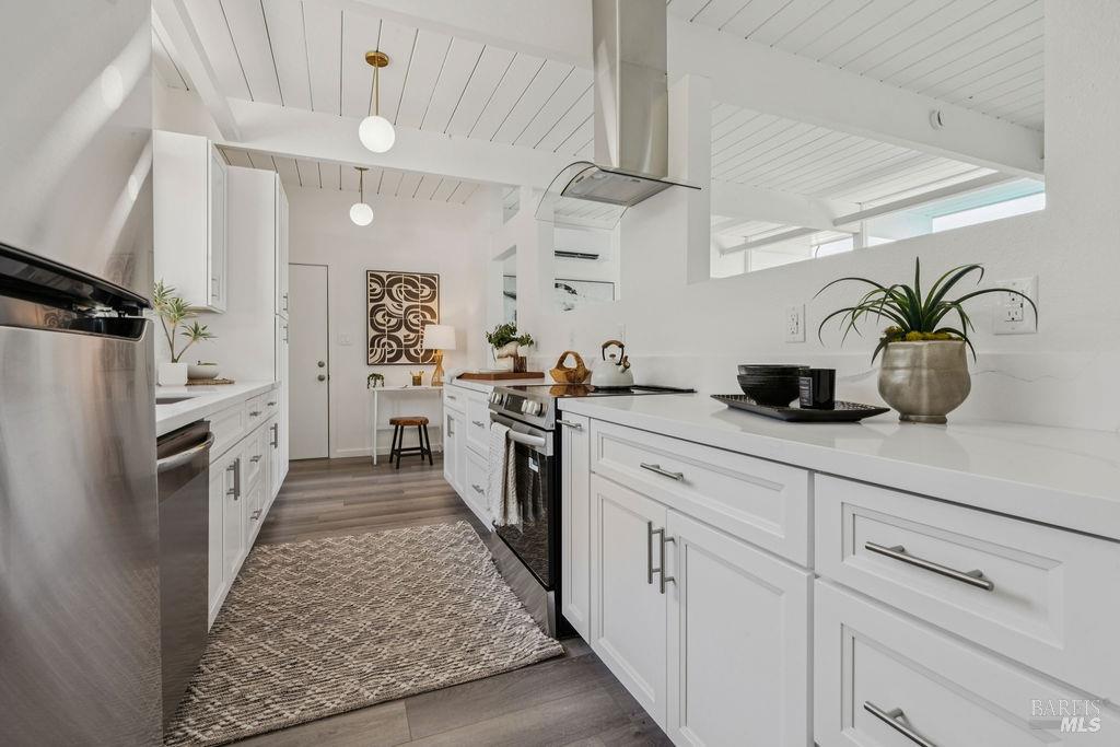Detail Gallery Image 2 of 35 For 1081 Las Raposas Rd, San Rafael,  CA 94903 - 3 Beds | 2 Baths