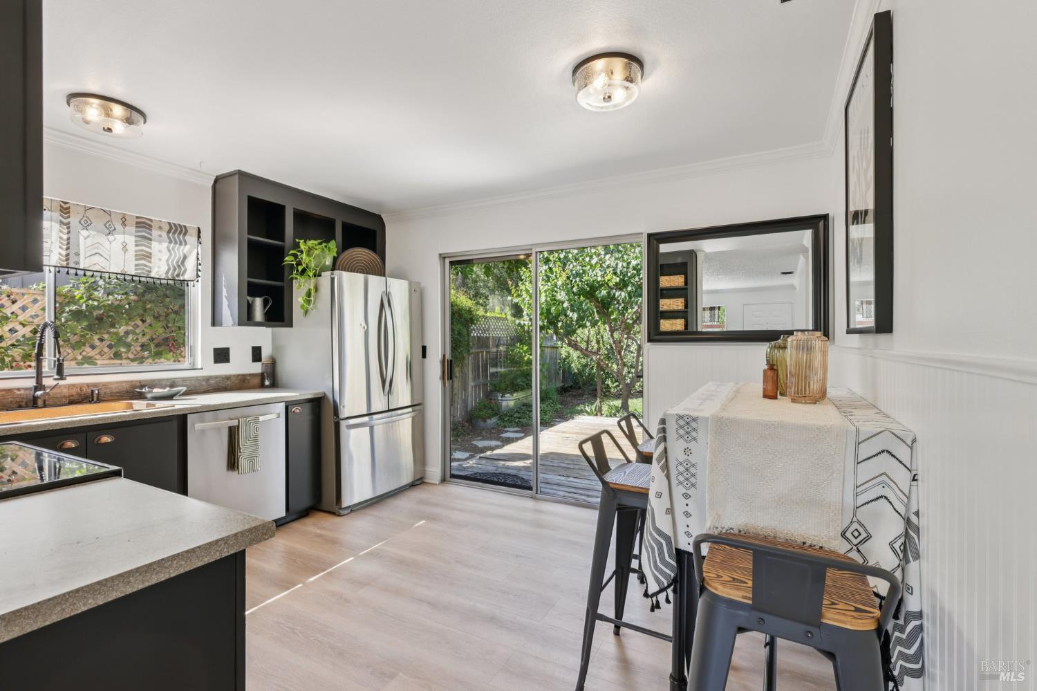 Detail Gallery Image 8 of 41 For 1364 Garmont Ct, Rohnert Park,  CA 94928 - 3 Beds | 2 Baths