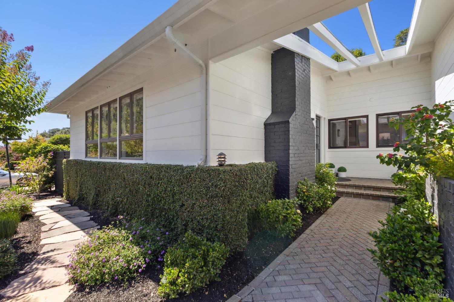 Detail Gallery Image 5 of 55 For 357 Mountain View Ave, San Rafael,  CA 94901 - 4 Beds | 2 Baths