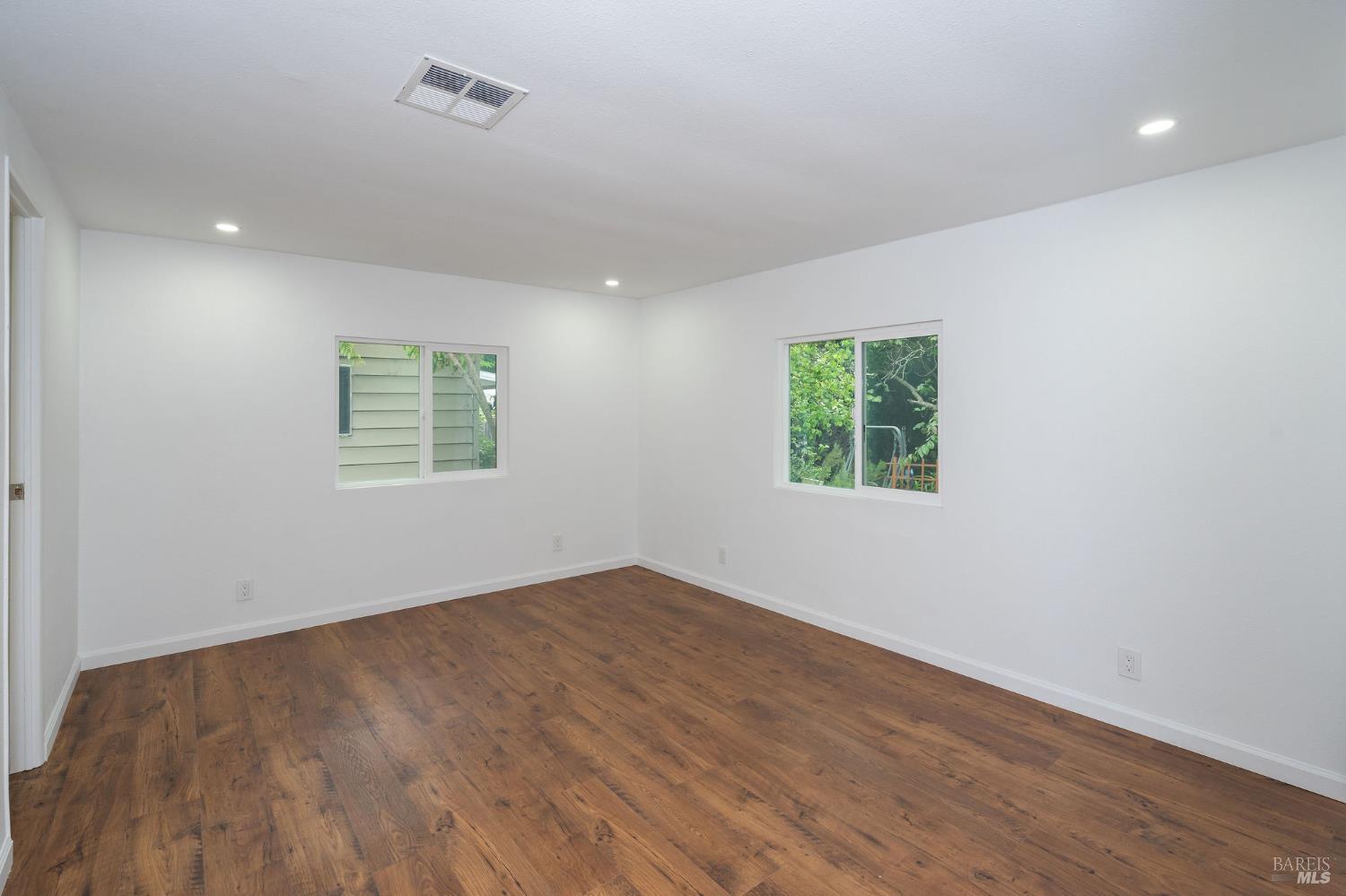 Detail Gallery Image 16 of 32 For 188 Rancho Verde Cir, Rohnert Park,  CA 94928 - 3 Beds | 2 Baths