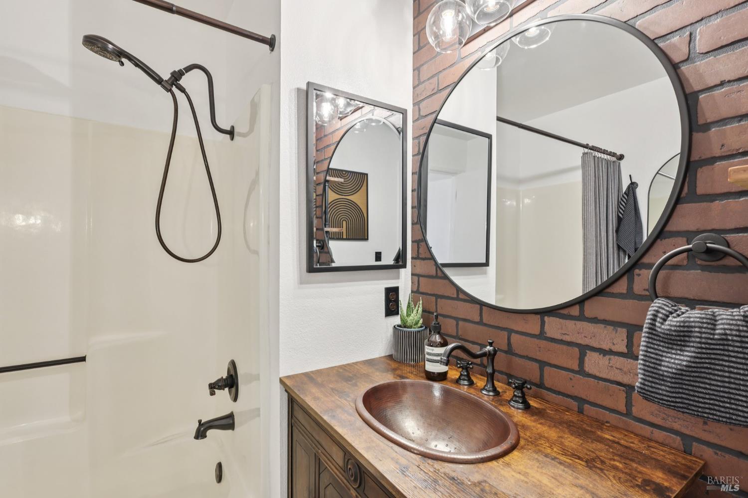 Detail Gallery Image 18 of 41 For 1364 Garmont Ct, Rohnert Park,  CA 94928 - 3 Beds | 2 Baths