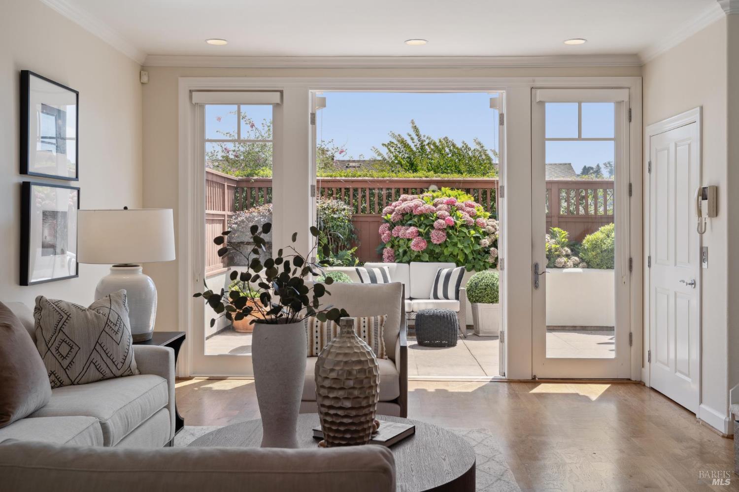 Detail Gallery Image 8 of 69 For 82 Neds Way, Tiburon,  CA 94920 - 3 Beds | 3 Baths