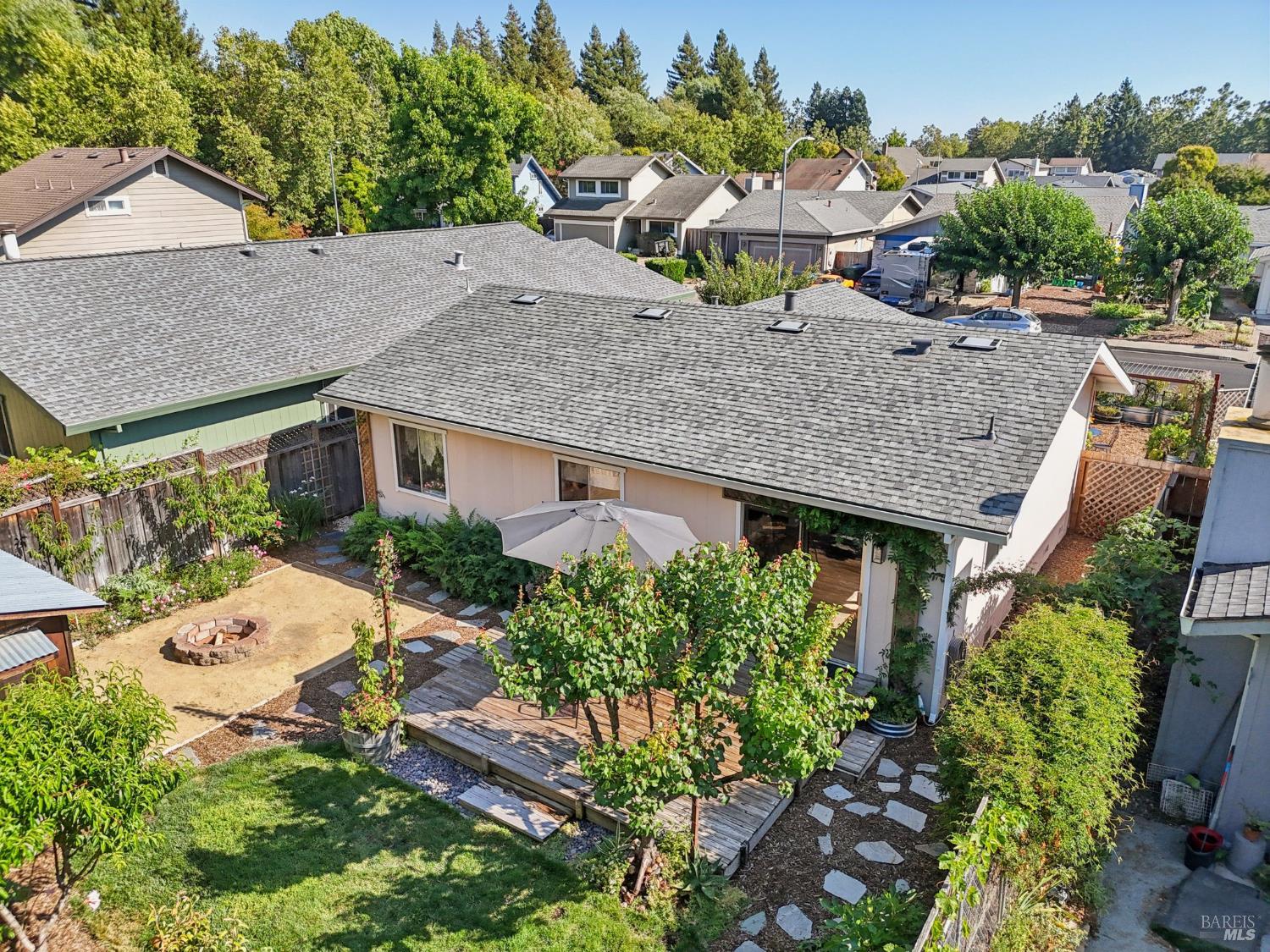 Detail Gallery Image 27 of 41 For 1364 Garmont Ct, Rohnert Park,  CA 94928 - 3 Beds | 2 Baths