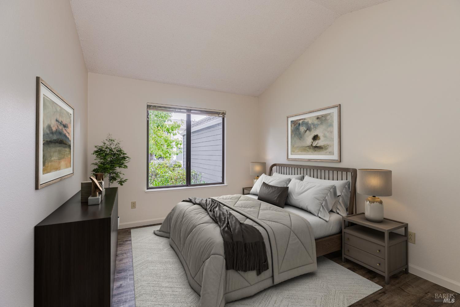 Detail Gallery Image 14 of 43 For 601 Marylyn Cir, Petaluma,  CA 94954 - 3 Beds | 2 Baths