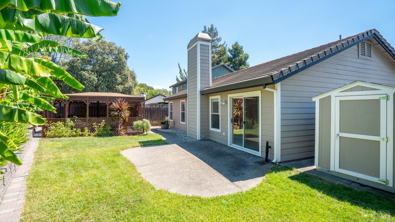 Detail Gallery Image 16 of 22 For 9474 Lazy Creek Dr, Windsor,  CA 95492 - 3 Beds | 2 Baths