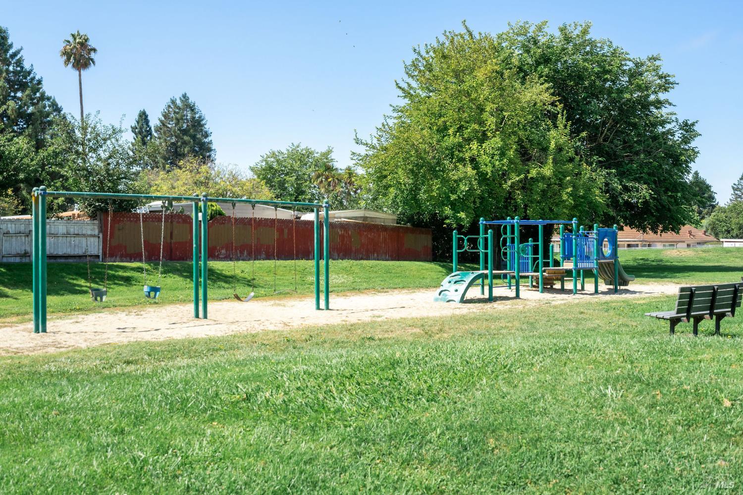Detail Gallery Image 29 of 32 For 188 Rancho Verde Cir, Rohnert Park,  CA 94928 - 3 Beds | 2 Baths