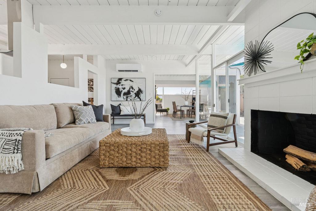 Detail Gallery Image 9 of 35 For 1081 Las Raposas Rd, San Rafael,  CA 94903 - 3 Beds | 2 Baths