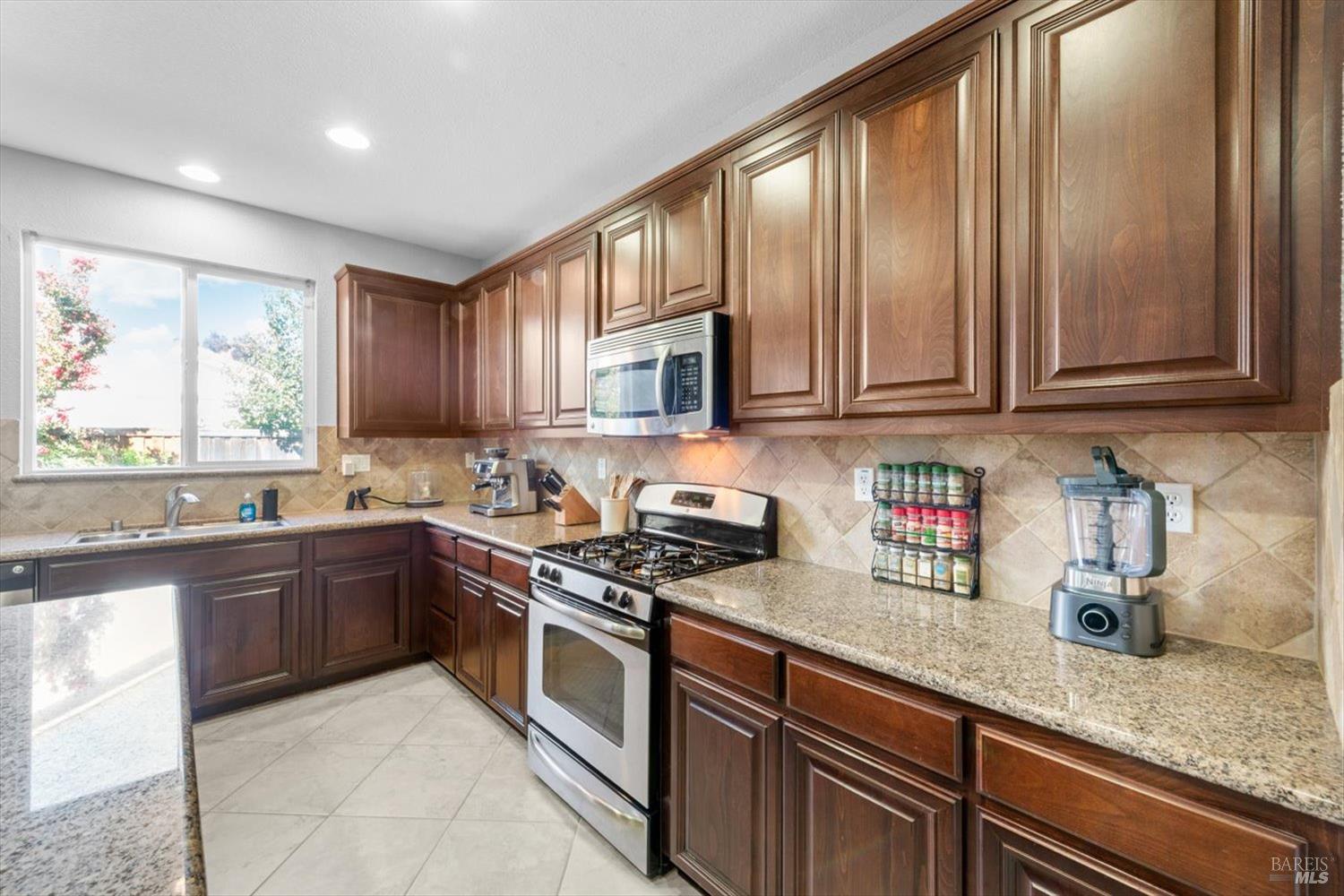Detail Gallery Image 22 of 67 For 424 Cache Ct, Vacaville,  CA 95688 - 4 Beds | 3 Baths
