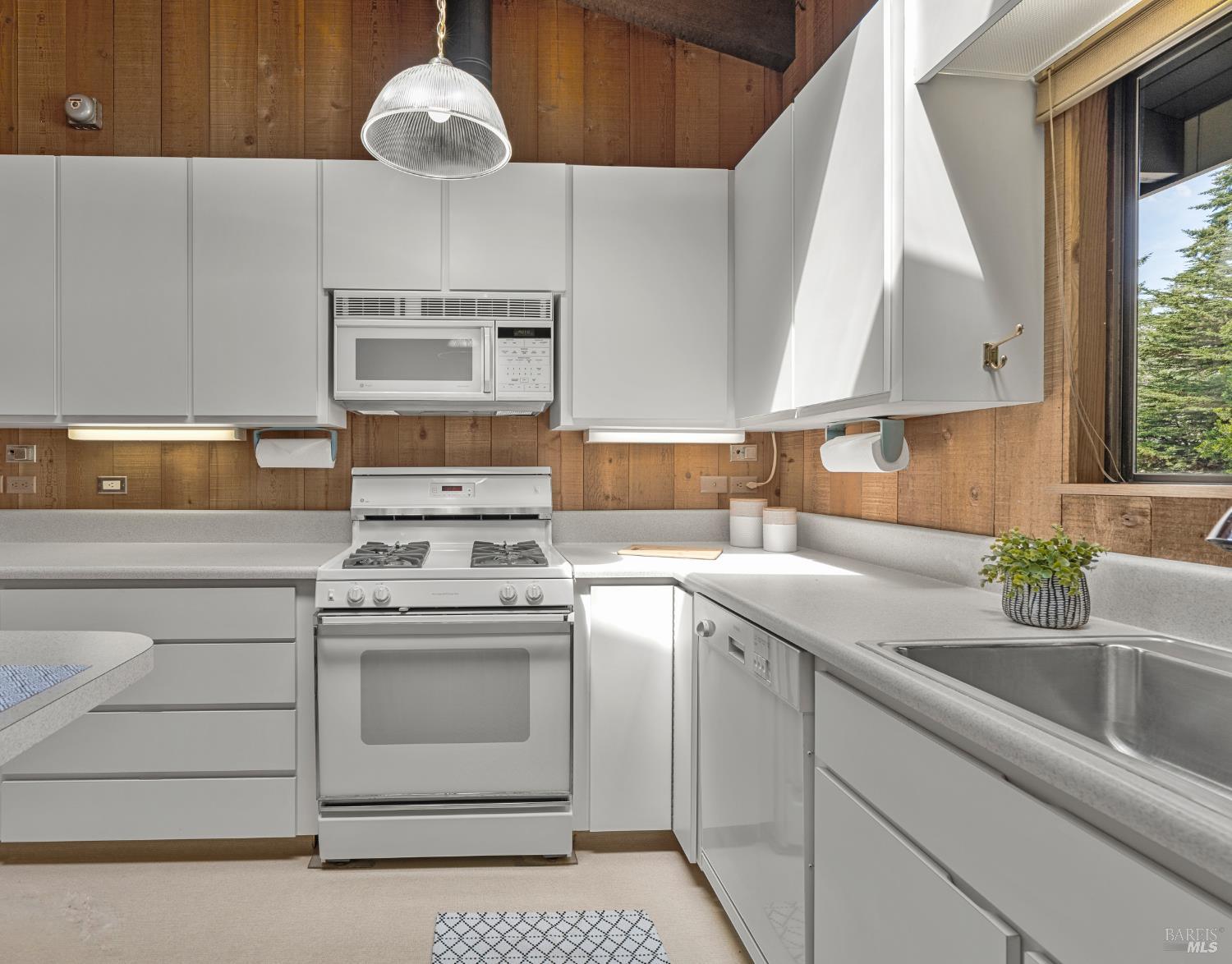 Detail Gallery Image 15 of 48 For 35330 Fly Cloud Rd, The Sea Ranch,  CA 95497 - 1 Beds | 2 Baths