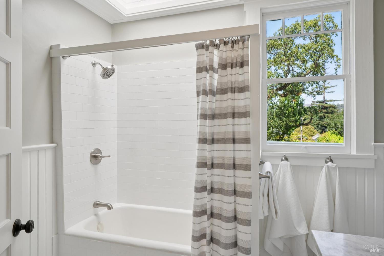 Detail Gallery Image 18 of 73 For 74 Redwood Rd, San Anselmo,  CA 94960 - 4 Beds | 3 Baths