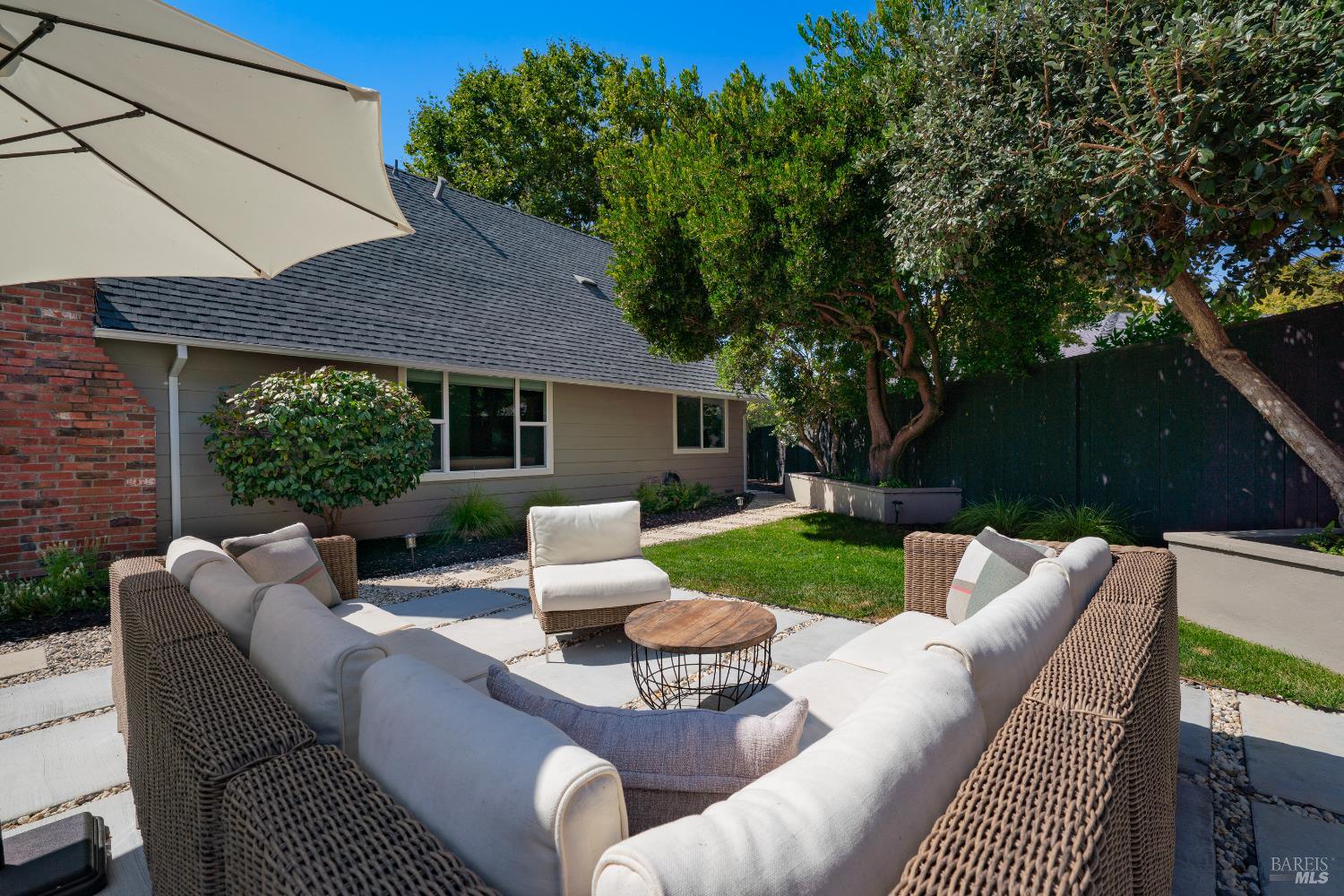Detail Gallery Image 24 of 32 For 1929 Eleanor Dr, Santa Rosa,  CA 95404 - 3 Beds | 2/1 Baths