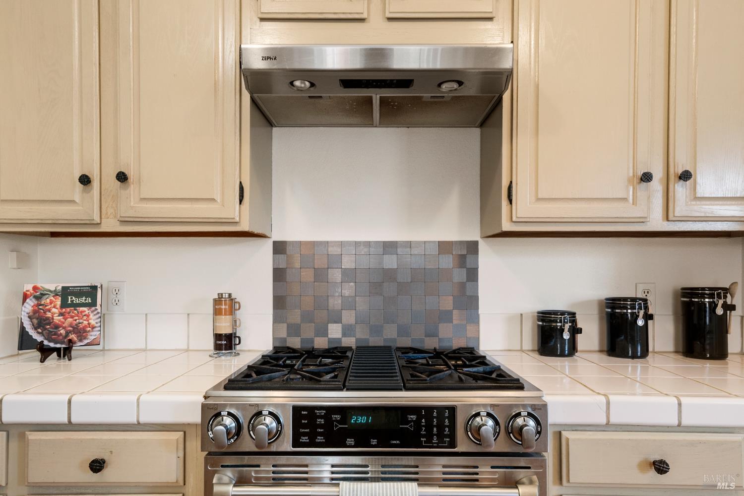 Detail Gallery Image 20 of 43 For 37 Sage Way, Napa,  CA 94559 - 3 Beds | 2 Baths