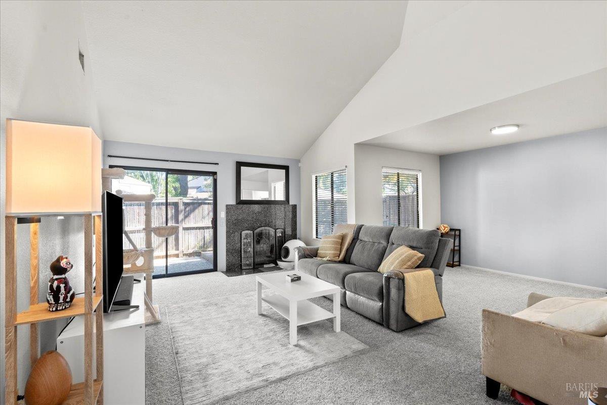 Detail Gallery Image 8 of 28 For 1330 Blackberry Ct, Dixon,  CA 95620 - 3 Beds | 2 Baths