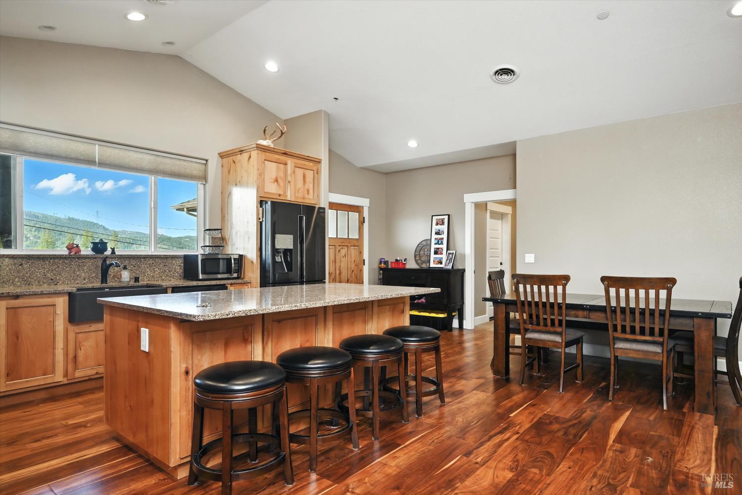 Detail Gallery Image 7 of 24 For 9482 Hoberg Dr, Cobb,  CA 95426 - 3 Beds | 2 Baths