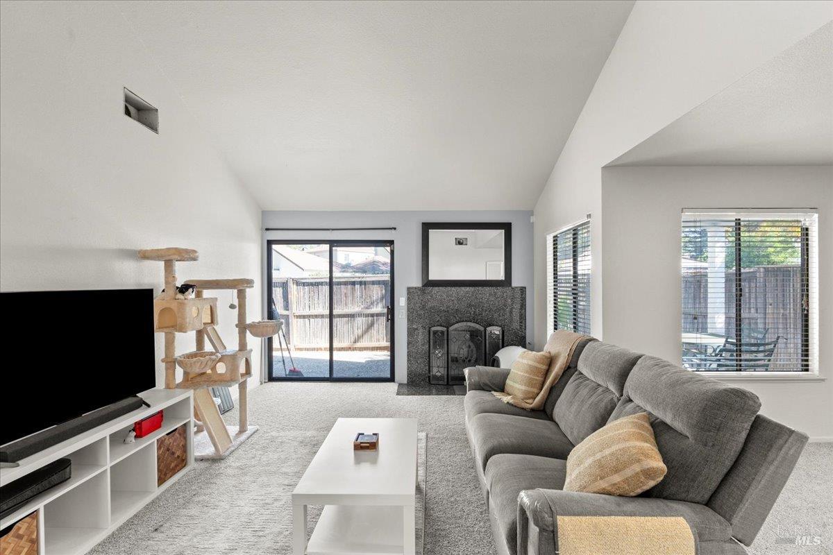 Detail Gallery Image 6 of 28 For 1330 Blackberry Ct, Dixon,  CA 95620 - 3 Beds | 2 Baths
