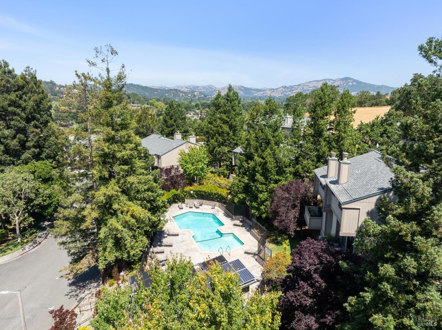 Detail Gallery Image 38 of 42 For 2 Columbine Ln, Novato,  CA 94947 - 3 Beds | 2/1 Baths